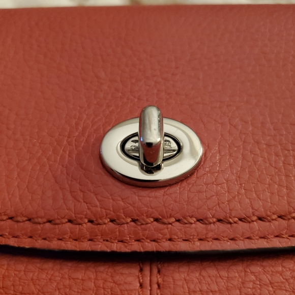 Coach genuine pebbled leather wallet checkbook cover salmon - Picture 8 of 10